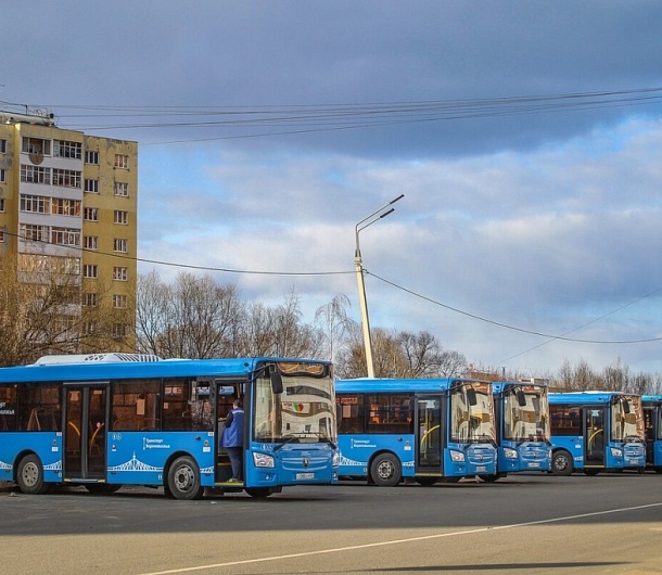 Перед Вербным воскресеньем и Пасхой в Твери добавят автобусов на 3 маршрута до кладбищ